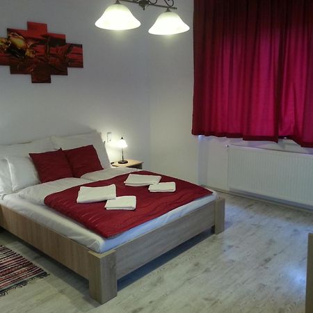 Downtown Apartment Мисколк Екстериор снимка