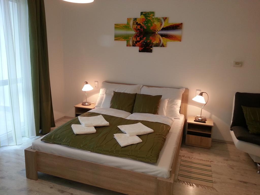 Downtown Apartment Мисколк Екстериор снимка
