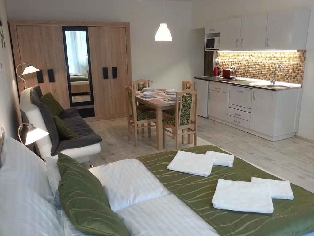 Downtown Apartment Мисколк Екстериор снимка