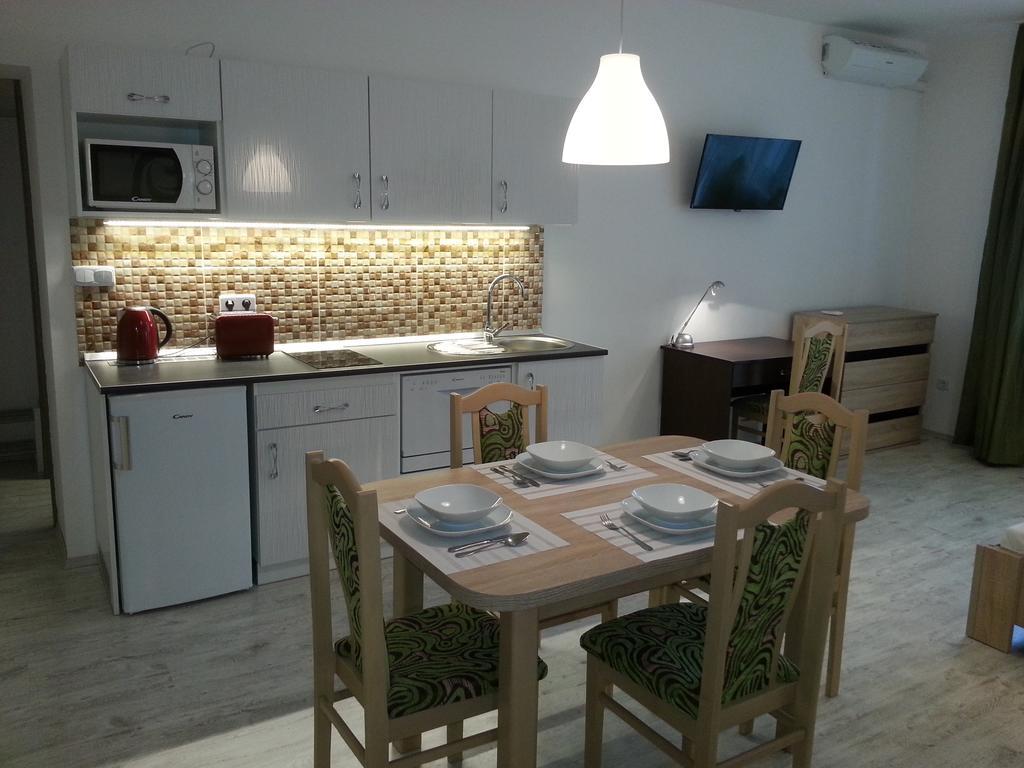 Downtown Apartment Мисколк Екстериор снимка