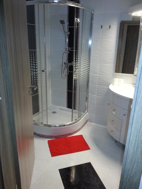 Downtown Apartment Мисколк Екстериор снимка