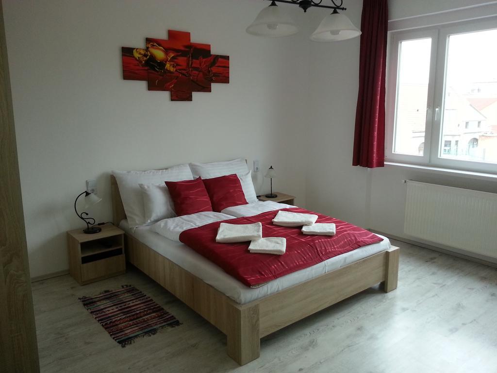 Downtown Apartment Мисколк Екстериор снимка