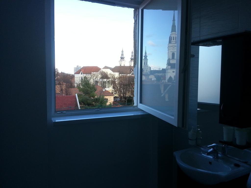 Downtown Apartment Мисколк Екстериор снимка