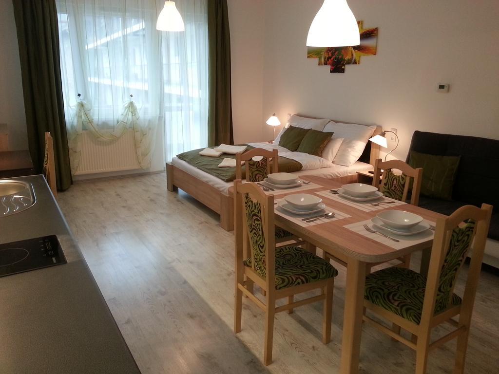 Downtown Apartment Мисколк Екстериор снимка