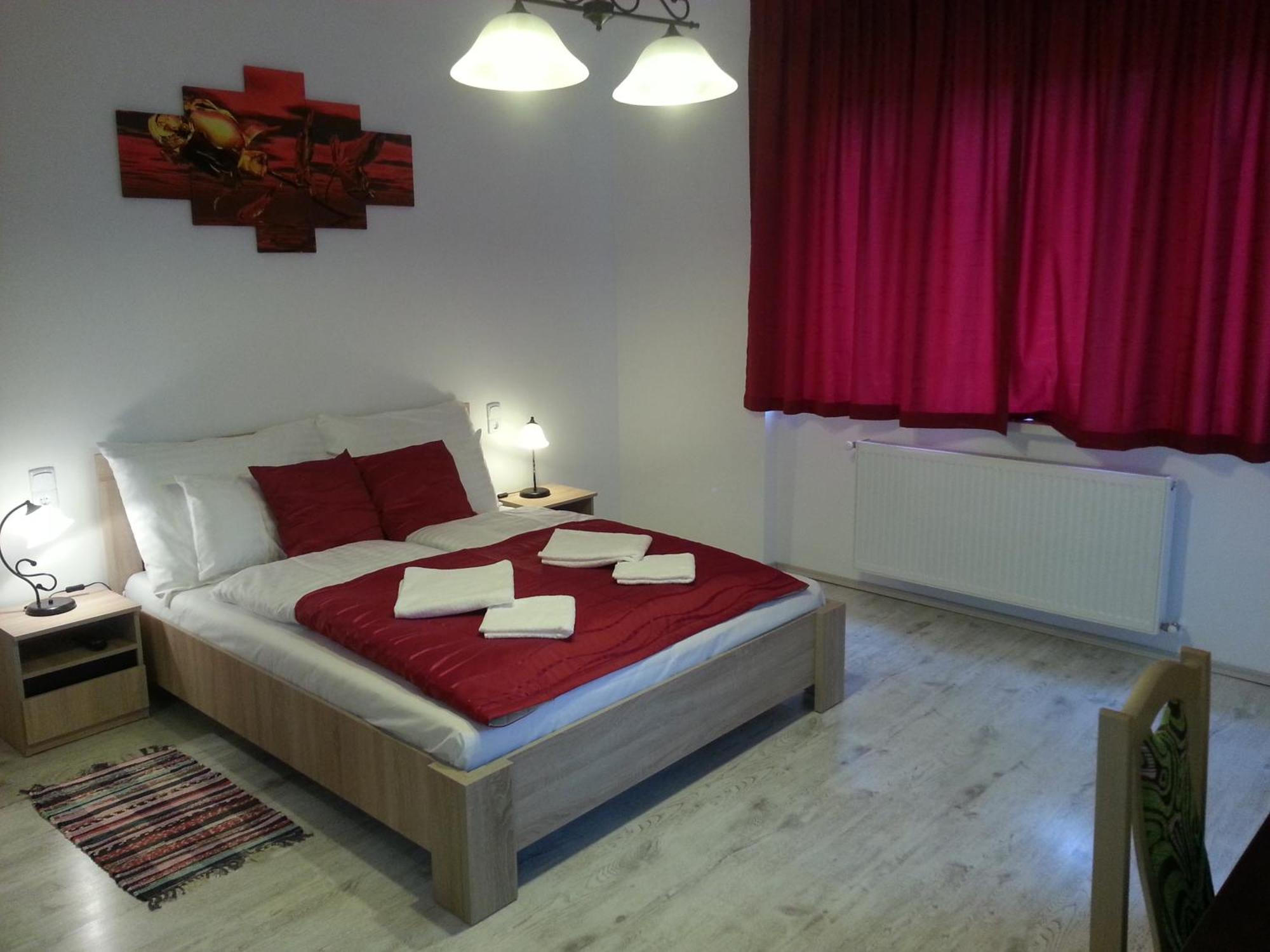 Downtown Apartment Мисколк Екстериор снимка