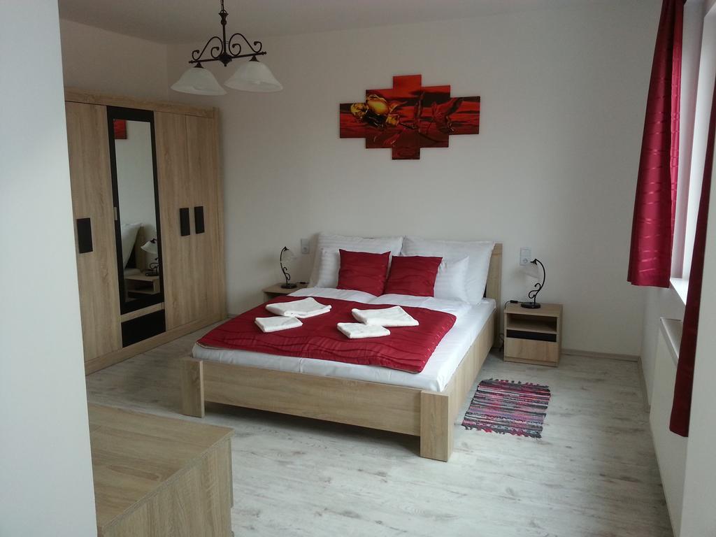 Downtown Apartment Мисколк Екстериор снимка