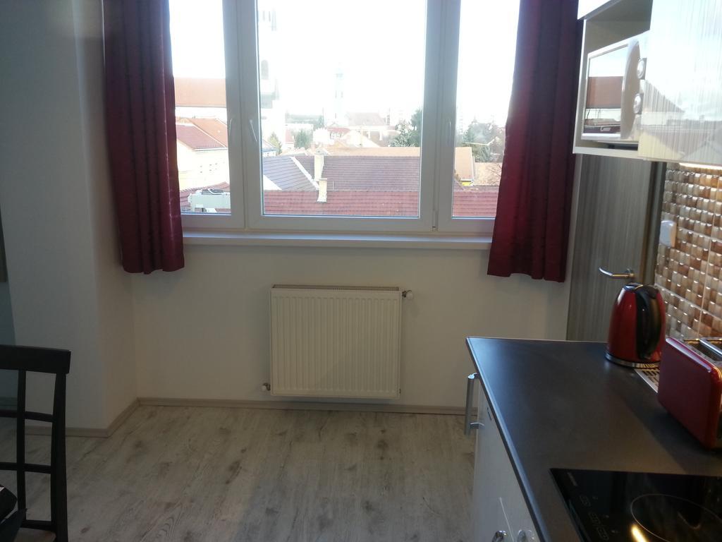 Downtown Apartment Мисколк Екстериор снимка
