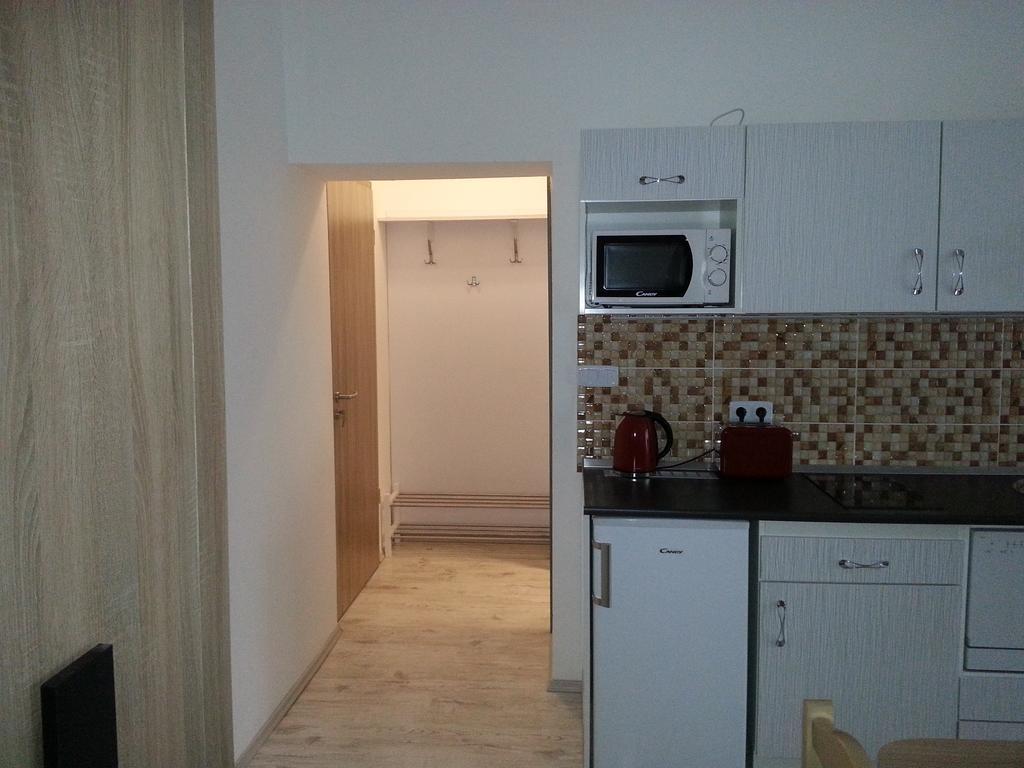 Downtown Apartment Мисколк Екстериор снимка