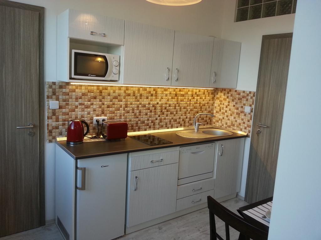 Downtown Apartment Мисколк Екстериор снимка