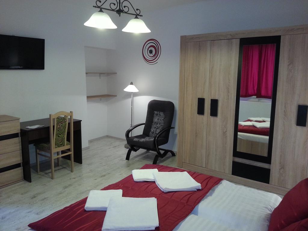 Downtown Apartment Мисколк Екстериор снимка