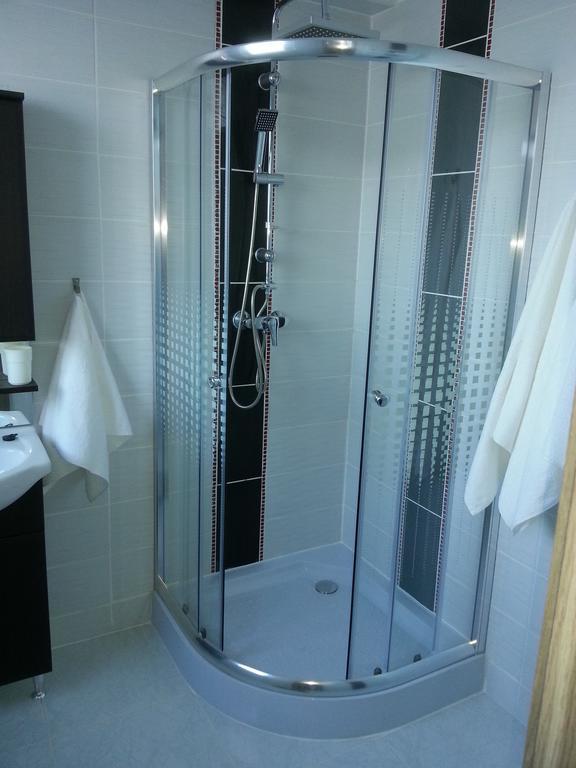 Downtown Apartment Мисколк Екстериор снимка