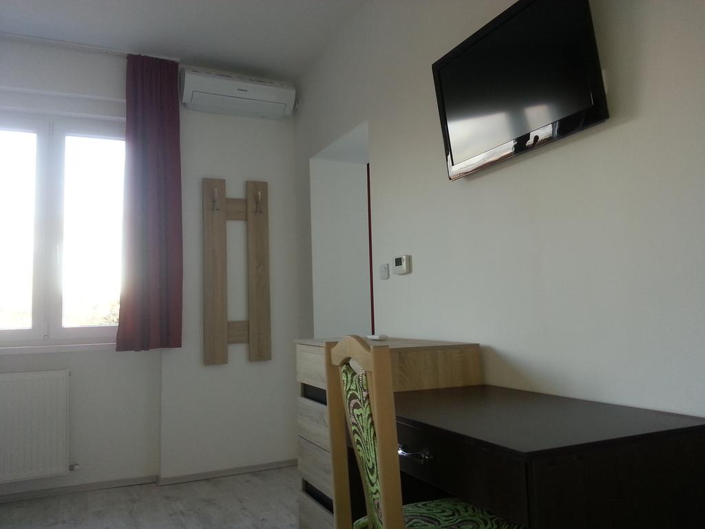 Downtown Apartment Мисколк Екстериор снимка