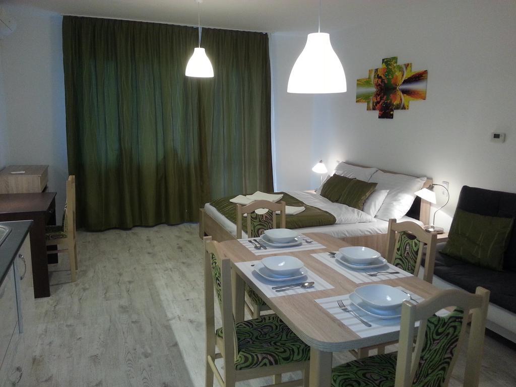 Downtown Apartment Мисколк Екстериор снимка