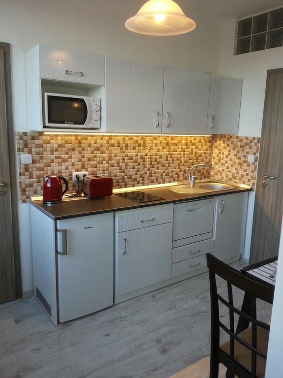 Downtown Apartment Мисколк Екстериор снимка