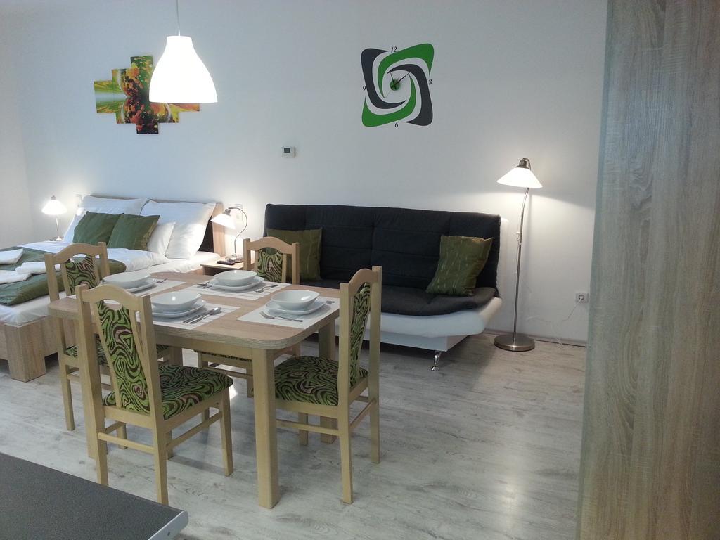 Downtown Apartment Мисколк Екстериор снимка