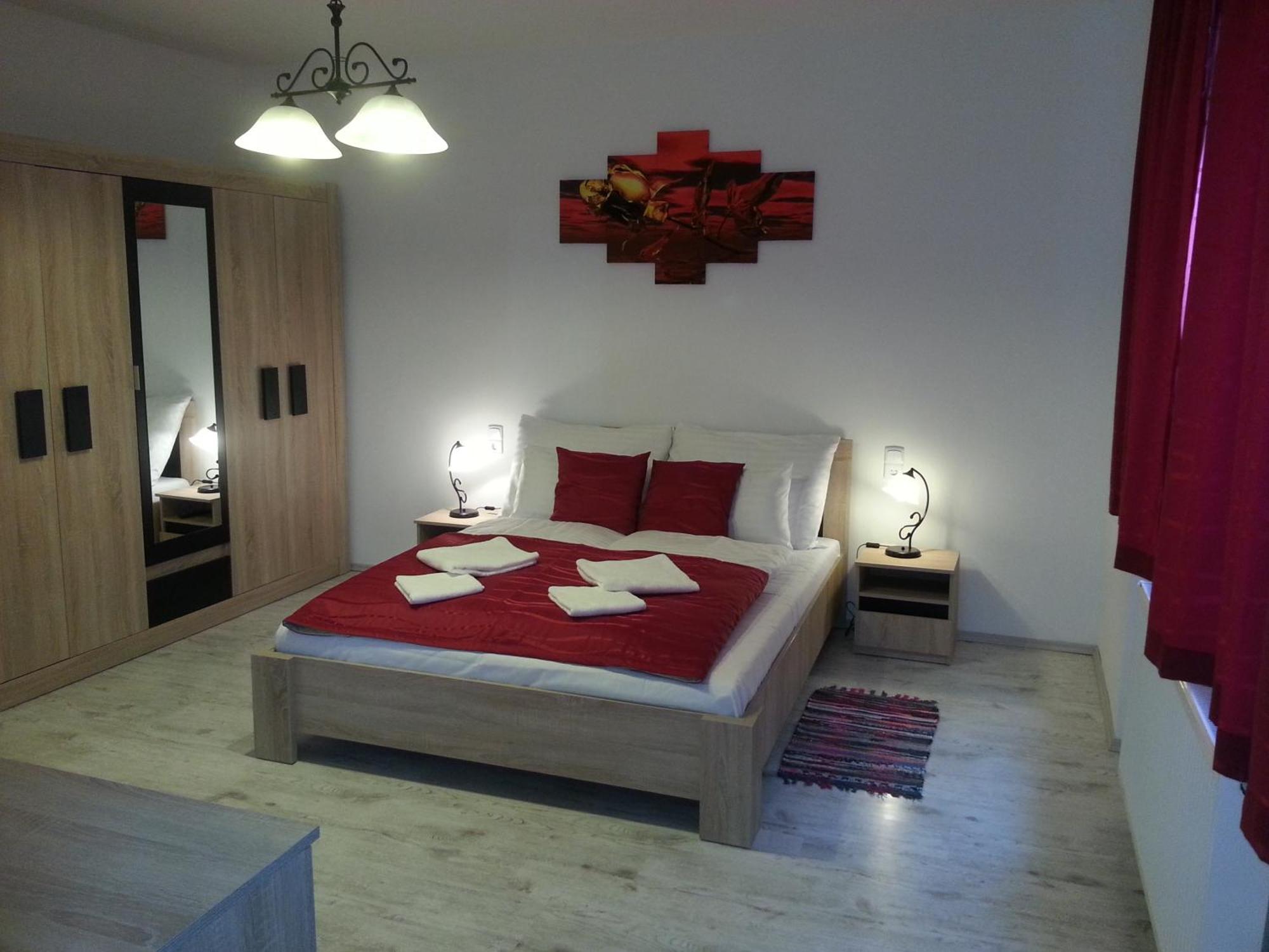 Downtown Apartment Мисколк Екстериор снимка