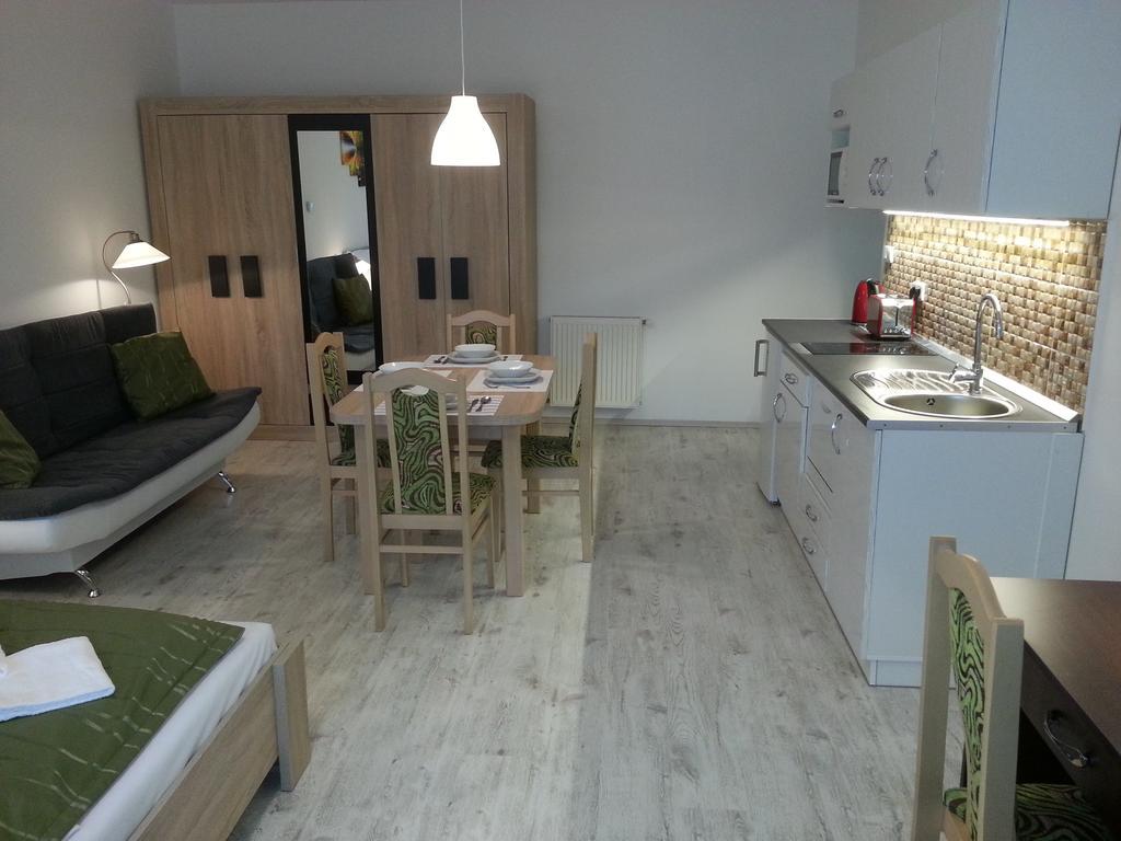 Downtown Apartment Мисколк Екстериор снимка