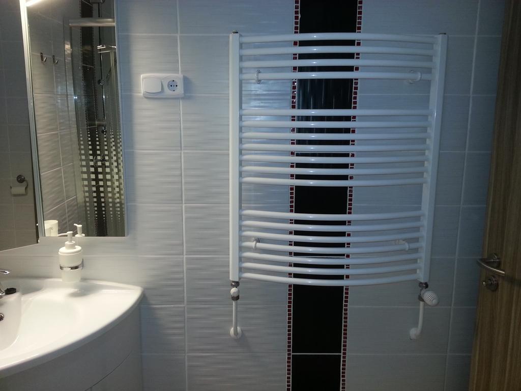 Downtown Apartment Мисколк Екстериор снимка