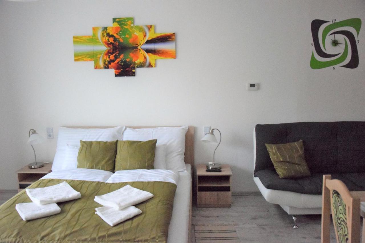 Downtown Apartment Мисколк Екстериор снимка