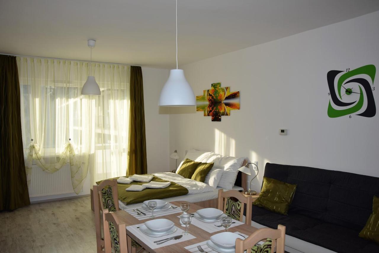 Downtown Apartment Мисколк Екстериор снимка