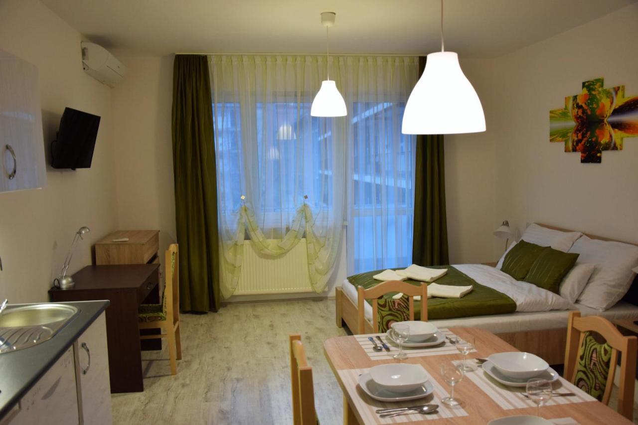 Downtown Apartment Мисколк Екстериор снимка
