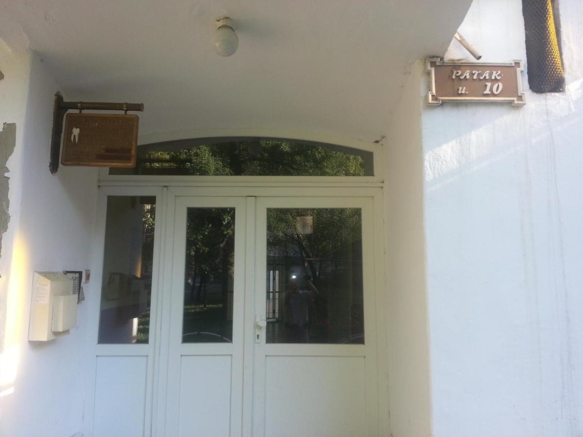 Downtown Apartment Мисколк Екстериор снимка